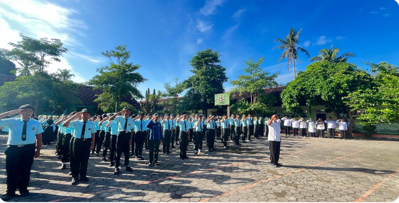 Momen Inspirasi: Apel Hari Lahir Pancasila dan semangat hari pertama ujian semester di MTsN 9 Banyuwangi