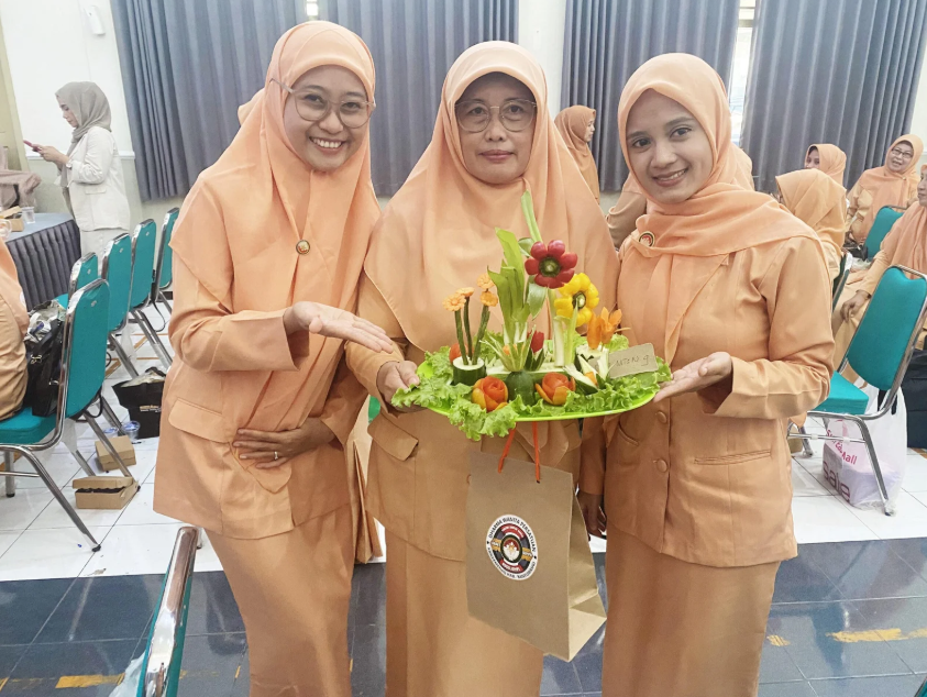 DWP UP MTsN 9 Banyuwangi Hadiri Pertemuan Rutin DWP Kemenag Kabupaten Banyuwangi: Pelatihan E-Reporting dan LPPK