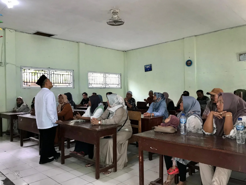 Jejak Prestasi dan Evaluasi: Serunya Hari Pembagian Rapor di MTs 9 Banyuwangi